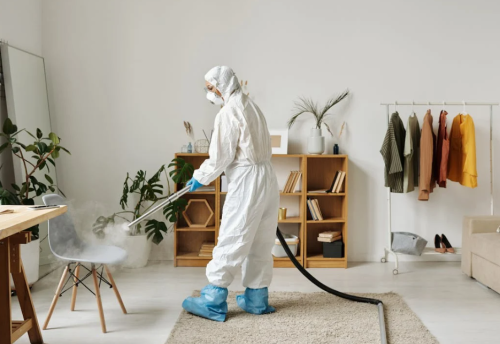 Karpet kantor yang kotor picu alergi, sakit, & turunkan produktivitas. Resik Indo ungkap 5 bahaya tersembunyi & solusi jasa cleaning profesional. Disinfeksi karpet hubungi kami!