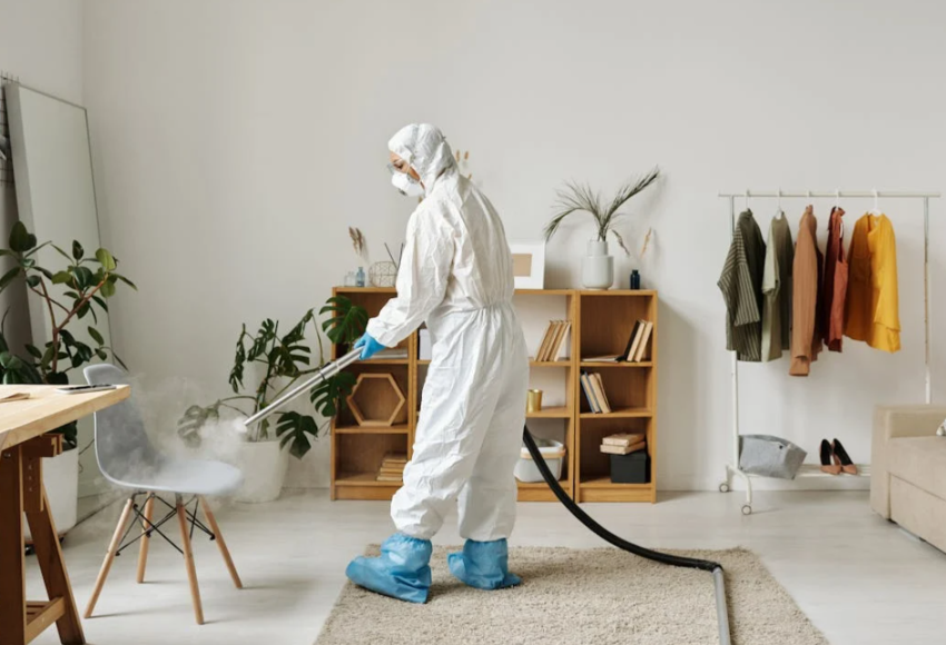 Karpet kantor yang kotor picu alergi, sakit, & turunkan produktivitas. Resik Indo ungkap 5 bahaya tersembunyi & solusi jasa cleaning profesional. Disinfeksi karpet hubungi kami!